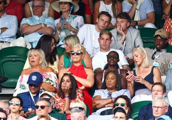 Hannah Waddingham, Dina Asher-Smith, Emile Smith Rowe and Roman Kemp watching the action on Centre Court Wimbledon Tennis Championships, Day 10, The All England Lawn Tennis and Croquet Club, London, UK - 09 Jul 2025London The All England Lawn Tennis and United Kingdom  Copyright: xJamesxMarsh Shutterstockx 15389394ae