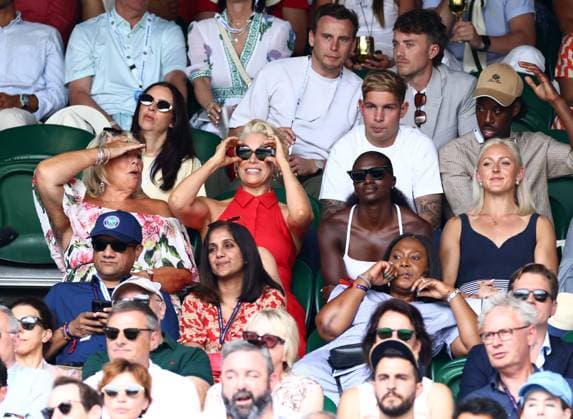 Hannah Waddingham, Dina Asher-Smith, Emile Smith Rowe and Roman Kemp watching the action on Centre Court Wimbledon Tennis Championships, Day 10, The All England Lawn Tennis and Croquet Club, London, UK - 09 Jul 2025London The All England Lawn Tennis and United Kingdom  Copyright: xJamesxMarsh Shutterstockx 15389394bo