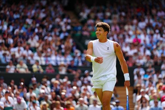 Ben Shelton during his quarter final match Wimbledon Tennis Championships, Day 10, The All England Lawn Tennis and Croquet Club, London, UK - 09 Jul 2025London The All England Lawn Tennis and United Kingdom  Copyright: xJavierxGarcia Shutterstockx 15389393dn
