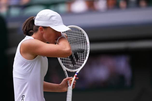 LONDON, ENGLAND - JULY 09: Iga Swiatek of Poland in action against Liudmila Samsonova during the Ladies Singles quarter-final match on day ten of The Championships Wimbledon 2025 at All England Lawn Tennis and Croquet Club on July 09, 2025 in London, England.  Copyright: xHiroshixSatox