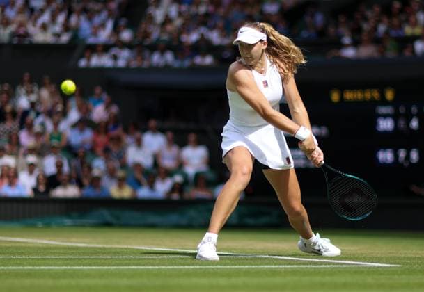 Wimbledon Championships 2025 AELTC, Day Ten, London, UK - 09 07 2025 Mirra Andreeva in action during her quarter final match against Belinda Bencic (SUI) in the 2025 Wimbledon Championships London Wimbledon London GBR, UK NEWSPAPERS OUT Copyright: xMarkxGreenwoodx