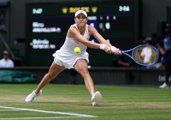 Wimbledon Championships 2025 AELTC, Day Ten, London, UK - 09 07 2025 Belinda Bencic (SUI) in action during her quarter final match against Mirra Andreeva in the 2025 Wimbledon Championships London Wimbledon London GBR, UK NEWSPAPERS OUT Copyright: xMarkxGreenwoodx