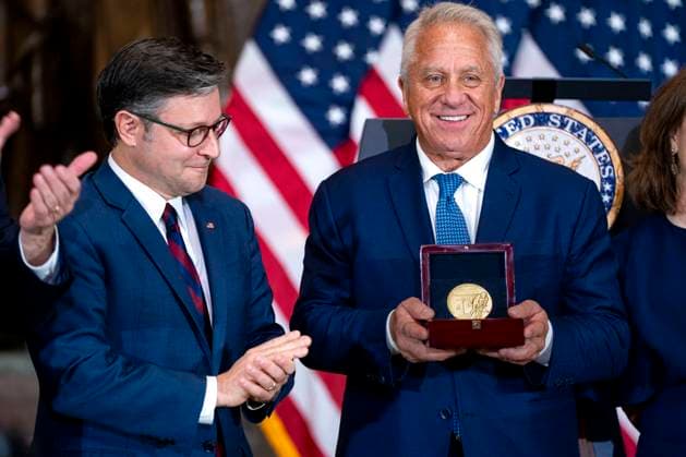 Cycling, USA, Greg Lemond is awarded the Medal of Honour