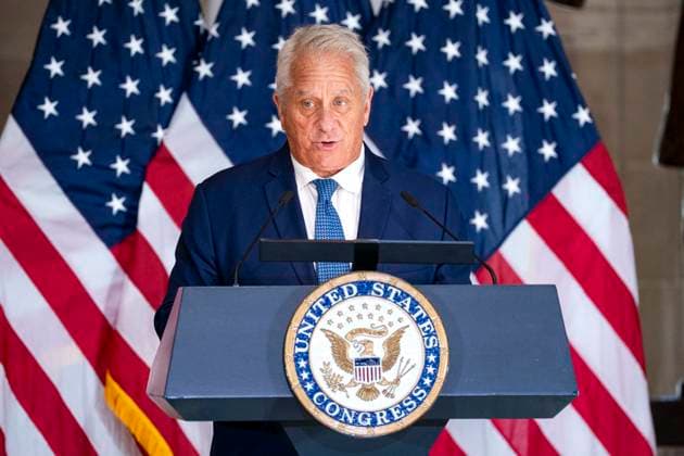 American cyclist Greg Lemond speaks after receiving the Congressional Medal of Honor in Statuary Hall at the U.S. Capitol in Washington, DC on Wednesday, July 9, 2025. Lemond, the first American to win the Tour de France, was awarded the medal in 2020 but the ceremony was delayed due to the COVID-19 pandemic.  WAP20250709306 BONNIExCASH