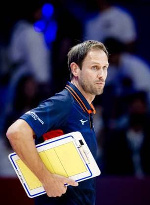 APELDOORN - Coach Felix Koslowski of the Netherlands during the volleyball Nations League match between the Netherlands and Turkey at Omnisport, Apeldoorn. ANP SEM VAN DER WAL xVIxANPxSportx xxANPxIVx 531227301 originalFilename: 531227301.jpg
