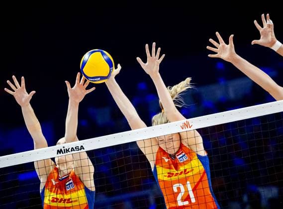 APELDOORN - Nicole van de Vosse and Britte Stuut of the Netherlands in action during the volleyball Nations League match between the Netherlands and Turkey at Omnisport, Apeldoorn. ANP SEM VAN DER WAL xVIxANPxSportx xxANPxIVx 531227737 originalFilename: 531227737.jpg