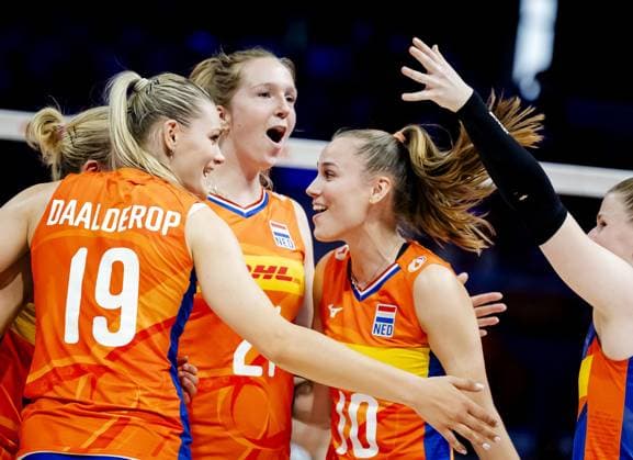 APELDOORN - Nika Daalderop, Britte Stuut and Sarah van Aalen of the Netherlands celebrate a goal during the volleyball Nations League match between the Netherlands and Turkey in Omnisport, Apeldoorn. ANP SEM VAN DER WAL xVIxANPxSportx xxANPxIVx 531230285 originalFilename: 531230285.jpg