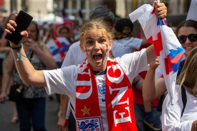 August 1, 2022, London, England, United Kingdom: Fans are seen in Trafalgar Square as Englandâ€⠢s national women football team celebrates Euro 2022 victory on stage. Copyright: xTayfunxSalcix