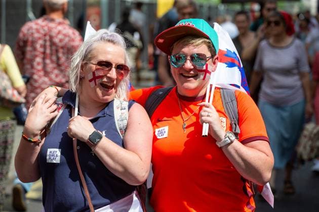 August 1, 2022, London, England, United Kingdom: Fans are seen in Trafalgar Square as Englandâ€⠢s national women football team celebrates Euro 2022 victory on stage. Copyright: xTayfunxSalcix
