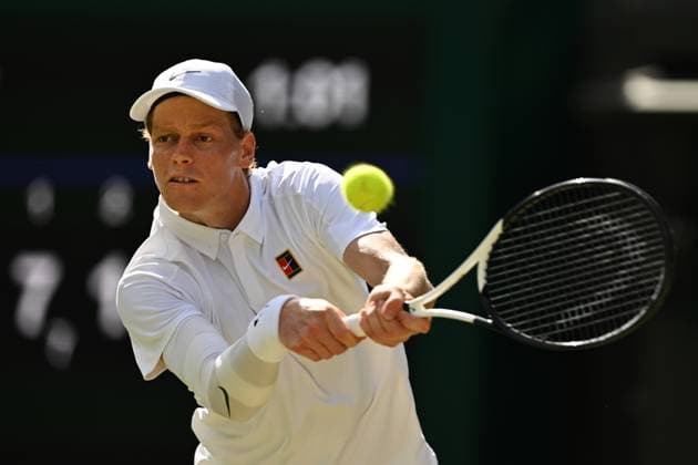 Day Ten: The Championships - Wimbledon 2025 LONDON, ENGLAND - JULY 09: Jannik Sinner of Italy in action against Ben Shelton of United States during the Gentlemen s Singles quarter-final match on day ten of The Championships Wimbledon 2025 at All England Lawn Tennis and Croquet Club on July 09, 2025 in London, England. (Photo by Visionhaus via ) London All England Lawn Tennis and Croq England United Kingdom Copyright: xVisionhausx 776301262