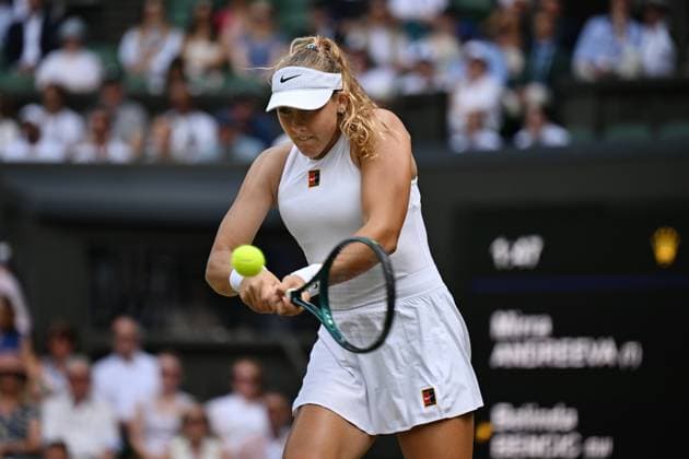 Day Ten: The Championships - Wimbledon 2025 LONDON, ENGLAND - JULY 09: Mirra Andreeva in action against Belinda Bencic of Switzerland during the Ladies Singles quarter-final match on day ten of The Championships Wimbledon 2025 at All England Lawn Tennis and Croquet Club on July 09, 2025 in London, England. (Photo by Visionhaus via ) London All England Lawn Tennis and Croq England United Kingdom Copyright: xVisionhausx 776301262