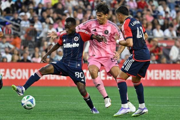 July 9, 2025; Foxborough, Massachusetts, USA; New England Revolution midfielder Alhassan Yusuf (80) controls the ball against Inter Miami midfielder Federico Redondo (55) during the first half at Gillette Stadium. CSM Foxborough USA - ZUMAc04_ 20250709_zma_c04_058 Copyright: xEricxCanhax