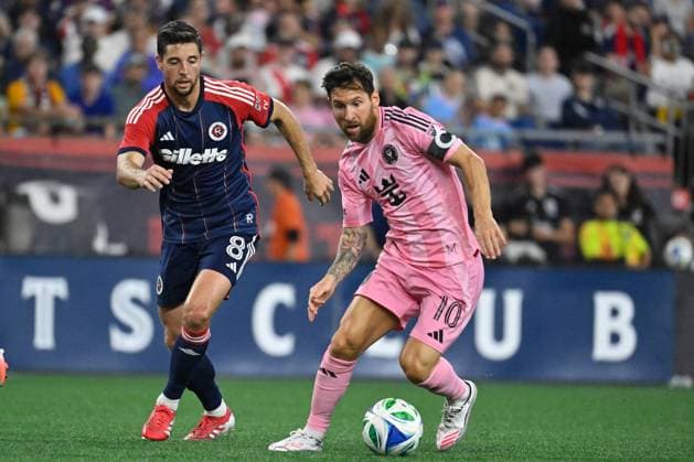 July 9, 2025; Foxborough, Massachusetts, USA; Inter Miami forward Lionel Messi (10) controls the ball against New England Revolution midfielder Matt Polster (8) during the second half at Gillette Stadium. CSM Foxborough USA - ZUMAc04_ 20250709_zma_c04_078 Copyright: xEricxCanhax