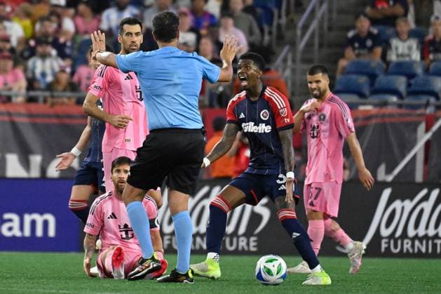 July 9, 2025; Foxborough, Massachusetts, USA; New England Revolution defender Brayan Ceballos (3) reacts to referee Fotis Bazakos during the second half against the Inter Miami at Gillette Stadium. CSM Foxborough USA - ZUMAc04_ 20250709_zma_c04_089 Copyright: xEricxCanhax