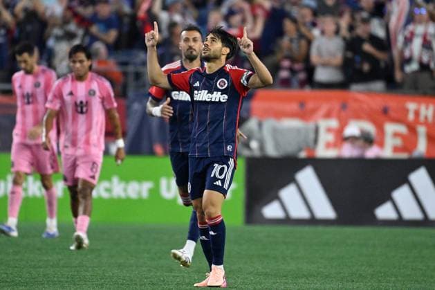 July 9, 2025; Foxborough, Massachusetts, USA; New England Revolution midfielder Carles Gil (10) reacts to scoring a goal against the Inter Miami during the second half at Gillette Stadium. CSM Foxborough USA - ZUMAc04_ 20250709_zma_c04_099 Copyright: xEricxCanhax