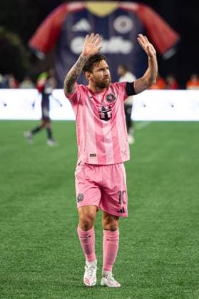 July 9, 2025; Foxborough, Massachusetts, USA; Inter Miami CF forward Lionel Messi (10) salutes the crowd after a Major League Soccer game between the New England Revolution and Inter Miami CF at Gillette Stadium. (c) CSM - ZUMAc04_ 20250709_zma_c04_154 Copyright: xBurtxGranofskyx