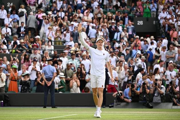 (250710) -- LONDON, July 10, 2025 -- Jannik Sinner celebrates after the men s singles quarterfinal match between Jannik Sinner of Italy and Ben Shelton of the United States at the Wimbledon Tennis Championships in London, Britain, July 9, 2025. ) (SP)BRITAIN-LONDON-TENNIS-WIMBLEDON-MEN S SINGLES ZhaoxDingzhe 