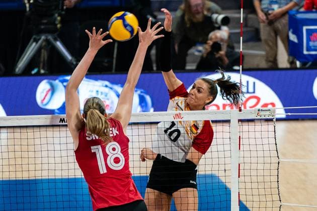 (250710) -- ARLINGTON, July 10, 2025 -- Lena Stigrot (R) of Germany spikes the ball during the Pool 8 match between Germany and Canada at the Women s Volleyball Nations League (VNL) 2025 in Arlington, the United States, July 9, 2025. (Photo by Xinhua) (SP)U.S.-ARLINGTON-VOLLEYBALL-NATIONS LEAGUE-WOMEN-GERMANY VS CANADA ChenxChen 