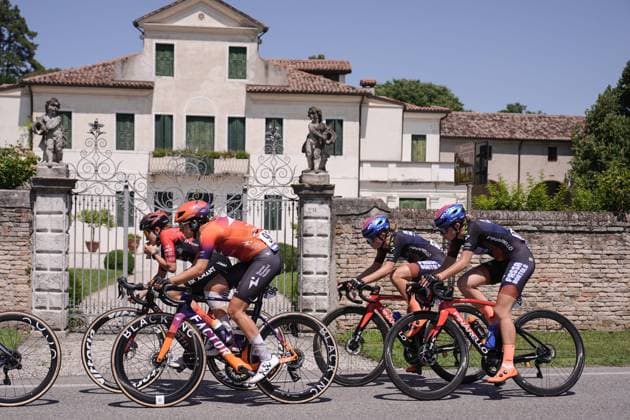 The pack riders during the 5th stage of the Giro d™Italia Women, from Mirano to Monselice, Italy Thursday, July 10, 2025. - cycling .  Copyright: xMarcoxAlpozzi LaPressex