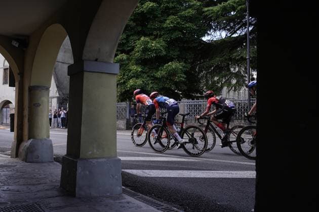 The pack riders during the 5th stage of the Giro d™Italia Women, from Mirano to Monselice, Italy Thursday, July 10, 2025. - cycling .  Copyright: xMarcoxAlpozzi LaPressex