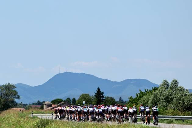 The pack riders during the 5th stage of the Giro d™Italia Women, from Mirano to Monselice, Italy Thursday, July 10, 2025. - cycling .  Copyright: xAlessandroxGarofalo LaPressex