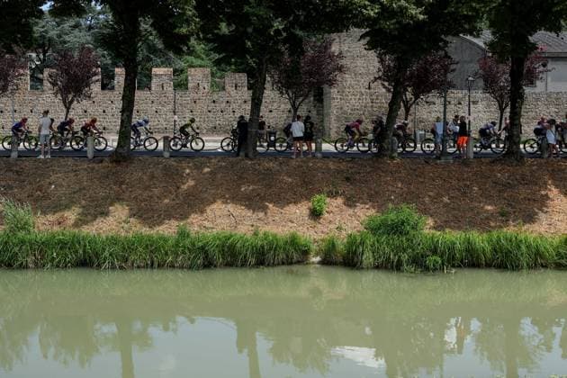 The pack riders during the 5th stage of the Giro dÕItalia Women, from Mirano to Monselice, Italy Thursday, July 10, 2025. - cycling .  Copyright: xAlessandroxGarofalo LaPressex