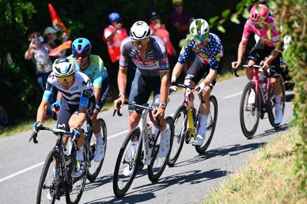 Tour de France 2025 Stage 6 VIRE NORMANDIE, FRANCE - JULY 10 : Simmons Quinn (USA) of Lidl - Trek, Van der Poel Mathieu (NED) of Alpecin - Deceuninck, Tejada Harold (COL) of XDS Astana Team, Barta Will (USA) of Movistar Team during stage 6 of the 112th edition of Tour de France an UCI World Tour 2.UWT cycling road race stage for Men Elite of 201 km with start in Bayeux and finish in Vire Normandie on July 10, 2025 in Vire Normandie, France, 10 07 2025 ( Motordriver Kenny Verfaillie - Vire Normandie France  Copyright: xVincentxKalutx
