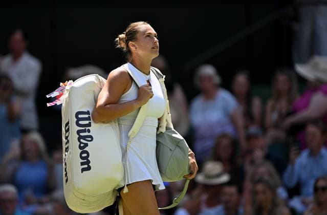 (250710) -- LONDON, July 10, 2025 -- Aryna Sabalenka enters the court before the women s singles semifinal match between Aryna Sabalenka of Belarus and Amanda Anisimova of the United States at the Wimbledon Tennis Championships in London, Britain, July 10, 2025. ) (SP)BRITAIN-LONDON-TENNIS-WIMBLEDON-WOMEN S SINGLES LixYing 