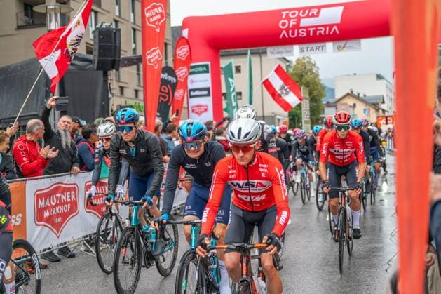 CYCLING - Tour of Austria 2025 BISCHOFSHOFEN,AUSTRIA,10.JUL.25 - CYCLING - Tour of Austria, stage 2, Bischofshofen - Sankt Johann Alpendorf. Image shows the start.  GEPAxpictures xWolfgangxKofler