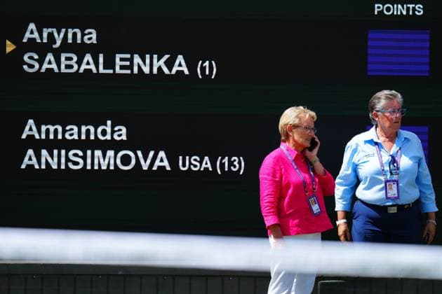 Match referee Denise Parnell as a spectator is taken ill in the heat Wimbledon Tennis Championships, Day 11, The All England Lawn Tennis and Croquet Club, London, UK - 10 Jul 2025London The All England Lawn Tennis and United Kingdom  Copyright: xJavierxGarcia Shutterstockx 15390589bt