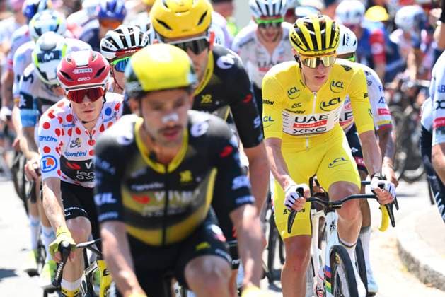 Tour de France 2025 Stage 6 VIRE NORMANDIE, FRANCE - JULY 10 : Vingegaard Jonas (DEN) of Team Visma Lease a Bike, Pogacar Tadej (SLO) of UAE Team Emirates during stage 6 of the 112th edition of Tour de France an UCI World Tour 2.UWT cycling road race stage for Men Elite of 201 km with start in Bayeux and finish in Vire Normandie on July 10, 2025 in Vire Normandie, France, 10 07 2025 ( Motordriver Kenny Verfaillie - Vire Normandie France  Copyright: xVincentxKalutx