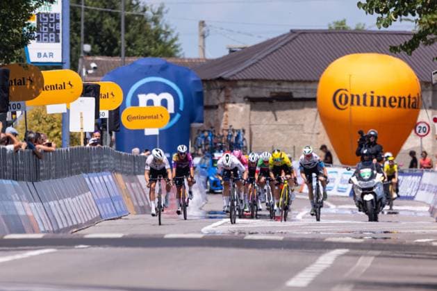 Lorena Wiebes wins the 5th stage of Giro Women during Giro d Italia Women - Stage 5 - Mirano Monselice, Giro d Italia race in Monselice, Italy, July 10 2025  Copyright: xTommasoxBerardi IPAxSportx xipa-agency.netx xx IPA_60231658 IPA_Agency_IPA60231658