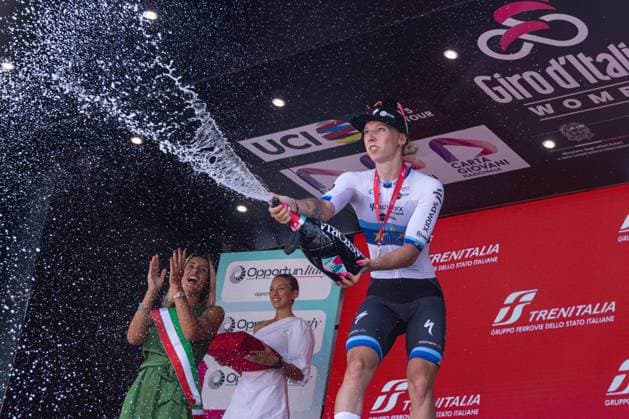 Lorena Wiebes wins the 5th stage of Giro Women during Giro d Italia Women - Stage 5 - Mirano Monselice, Giro d Italia race in Monselice, Italy, July 10 2025  Copyright: xTommasoxBerardi IPAxSportx xipa-agency.netx xx IPA_60231729 IPA_Agency_IPA60231729