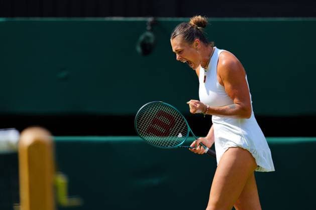 Aryna Sabalenka celebrates during her semi final match Wimbledon Tennis Championships, Day 11, The All England Lawn Tennis and Croquet Club, London, UK - 10 Jul 2025London The All England Lawn Tennis and United Kingdom  Copyright: xJavierxGarcia Shutterstockx 15390589dz