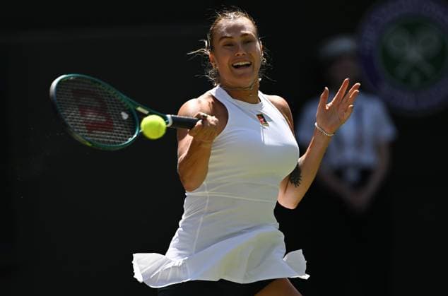 (250710) -- LONDON, July 10, 2025 -- Aryna Sabalenka hits a return during the women s singles semifinal match between Aryna Sabalenka of Belarus and Amanda Anisimova of the United States at the Wimbledon Tennis Championships in London, Britain, July 10, 2025. ) (SP)BRITAIN-LONDON-TENNIS-WIMBLEDON-WOMEN S SINGLES LixYing 