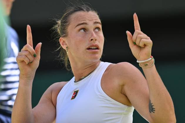 Wimbledon Tennis Championships - Day 11 LONDON, UNITED KINGDOM - JULY 10: Aryna Sabalenka plays in the Ladies singles semi-finals match against Amanda Anisimova of the United States (not seen) during day eleven of The Championships Wimbledon 2025 at All England Lawn Tennis and Croquet Club in London, United Kingdom, on July 10, 2025. Ray Tang Anadolu London United Kingdom. Editorial use only. Please get in touch for any other usage.  Copyright: x2025xAnadoluxRayxTangx