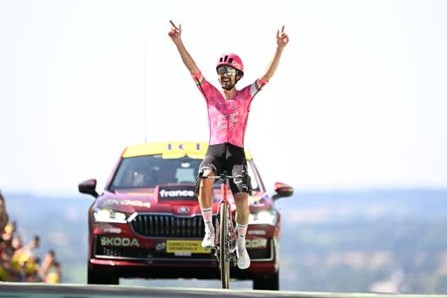 Tour de France 2025 Stage 6 VIRE NORMANDIE, FRANCE - JULY 10 : Healy Ben (IRL) of EF Education - Easypost wins during stage 6 of the 112th edition of Tour de France an UCI World Tour 2.UWT cycling road race stage for Men Elite of 201 km with start in Bayeux and finish in Vire Normandie on July 10, 2025 in Vire Normandie, France, 10 07 2025 ( Motordriver Kenny Verfaillie - Vire Normandie France  Copyright: xJanxDexMeuleneirx