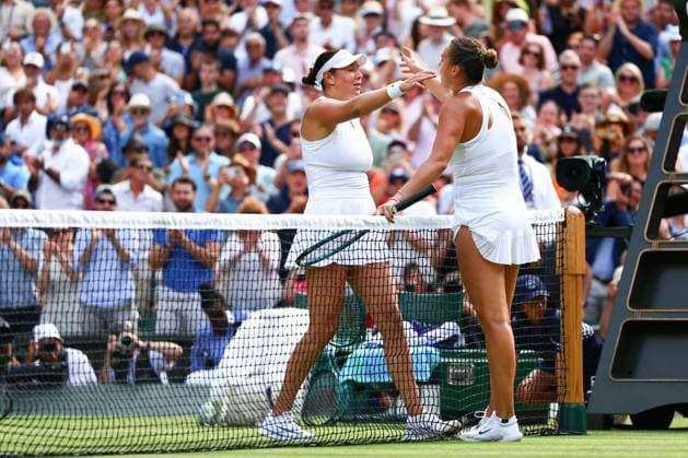 Amanda Anisimova celebrates victory in her semi final match against Aryna Sabalenka Wimbledon Tennis Championships, Day 11, The All England Lawn Tennis and Croquet Club, London, UK - 10 Jul 2025London The All England Lawn Tennis and United Kingdom  Copyright: xJamesxMarsh Shutterstockx 15390590dy