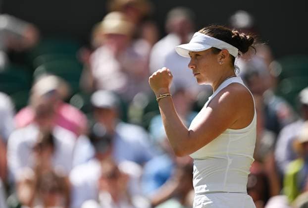 (250710) -- LONDON, July 10, 2025 -- Amanda Anisimova celebrates scoring during the women s singles semifinal match between Aryna Sabalenka of Belarus and Amanda Anisimova of the United States at the Wimbledon Tennis Championships in London, Britain, July 10, 2025. ) (SP)BRITAIN-LONDON-TENNIS-WIMBLEDON-WOMEN S SINGLES LixYing 