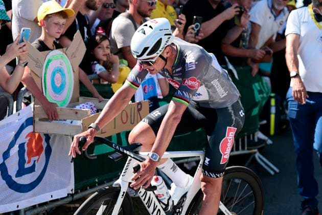 Tour de France 2025 Stage 6 VIRE NORMANDIE, FRANCE - JULY 10 : Van der Poel Mathieu (NED) of Alpecin - Deceuninck after stage 6 of the 112th edition of Tour de France an UCI World Tour 2.UWT cycling road race stage for Men Elite of 201 km with start in Bayeux and finish in Vire Normandie on July 10, 2025 in Vire Normandie, France, 10 07 2025 ( Motordriver Kenny Verfaillie - Vire Normandie France  Copyright: xLucaxBettinix