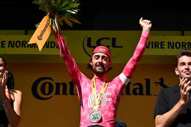 Tour de France 2025 Stage 6 VIRE NORMANDIE, FRANCE - JULY 10 : Healy Ben (IRL) of EF Education - Easypost pictured during the podium ceremony of stage 6 of the 112th edition of Tour de France an UCI World Tour 2.UWT cycling road race stage for Men Elite of 201 km with start in Bayeux and finish in Vire Normandie on July 10, 2025 in Vire Normandie, France, 10 07 2025 ( Motordriver Kenny Verfaillie - Vire Normandie France  Copyright: xJanxDexMeuleneirx
