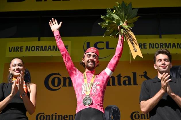 Tour de France 2025 Stage 6 VIRE NORMANDIE, FRANCE - JULY 10 : Healy Ben (IRL) of EF Education - Easypost pictured during the podium ceremony of stage 6 of the 112th edition of Tour de France an UCI World Tour 2.UWT cycling road race stage for Men Elite of 201 km with start in Bayeux and finish in Vire Normandie on July 10, 2025 in Vire Normandie, France, 10 07 2025 ( Motordriver Kenny Verfaillie - Vire Normandie France  Copyright: xJanxDexMeuleneirx