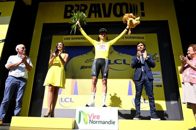 Tour de France 2025 Stage 6 VIRE NORMANDIE, FRANCE - JULY 10 : Van der Poel Mathieu (NED) of Alpecin - Deceuninck pictured with the yellow jersey during the podium ceremony of stage 6 of the 112th edition of Tour de France an UCI World Tour 2.UWT cycling road race stage for Men Elite of 201 km with start in Bayeux and finish in Vire Normandie on July 10, 2025 in Vire Normandie, France, 10 07 2025 ( Motordriver Kenny Verfaillie - Vire Normandie France  Copyright: xJanxDexMeuleneirx