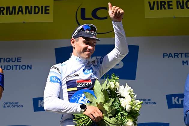 Tour de France 2025 Stage 6 VIRE NORMANDIE, FRANCE - JULY 10 : Evenepoel Remco (BEL) of Soudal Quick-Step pictured with the white jersey during the podium ceremony of stage 6 of the 112th edition of Tour de France an UCI World Tour 2.UWT cycling road race stage for Men Elite of 201 km with start in Bayeux and finish in Vire Normandie on July 10, 2025 in Vire Normandie, France, 10 07 2025 ( Motordriver Kenny Verfaillie - Vire Normandie France  Copyright: xJanxDexMeuleneirx