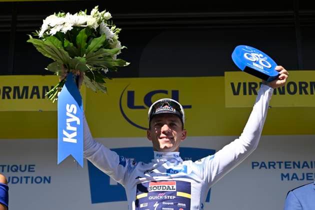 Tour de France 2025 Stage 6 VIRE NORMANDIE, FRANCE - JULY 10 : Evenepoel Remco (BEL) of Soudal Quick-Step pictured with the white jersey during the podium ceremony of stage 6 of the 112th edition of Tour de France an UCI World Tour 2.UWT cycling road race stage for Men Elite of 201 km with start in Bayeux and finish in Vire Normandie on July 10, 2025 in Vire Normandie, France, 10 07 2025 ( Motordriver Kenny Verfaillie - Vire Normandie France  Copyright: xJanxDexMeuleneirx