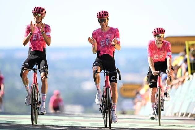 Tour de France 2025 Stage 6 VIRE NORMANDIE, FRANCE - JULY 10 : riders of Ef Education-Easypost during stage 6 of the 112th edition of Tour de France an UCI World Tour 2.UWT cycling road race stage for Men Elite of 201 km with start in Bayeux and finish in Vire Normandie on July 10, 2025 in Vire Normandie, France, 10 07 2025 ( Motordriver Kenny Verfaillie - Vire Normandie France  Copyright: xJanxDexMeuleneirx
