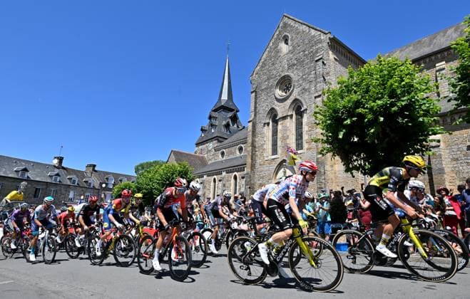 TOUR DE FRANCE 2025 PHOTOPQR OUEST FRANCE Stéphane Geufroi ; Bayeux ; 10 07 2025 ; Cyclisme - Tour de France 2025 6ème étape Bayeux - Vire Le coureurs dans la commune de Clécy. - The 112th edition of the Tour de France starts on Saturday 5 July in Lille, France, and will finish in Paris, France on the 27th of July. July 10, 2025 Stage 6 from Bayeux to Vire Normandie (201 km) Bayeux France  Copyright: xPHOTOPQR OUESTxFRANCE MAXPPPxStéphanexGeufroix 20250710OFR2255 20250710OFR2254