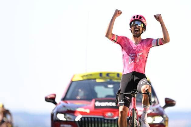 Tour de France 2025 Stage 6 VIRE NORMANDIE, FRANCE - JULY 10 : Healy Ben (IRL) of EF Education - Easypost wins during stage 6 of the 112th edition of Tour de France an UCI World Tour 2.UWT cycling road race stage for Men Elite of 201 km with start in Bayeux and finish in Vire Normandie on July 10, 2025 in Vire Normandie, France, 10 07 2025 ( Motordriver Kenny Verfaillie - Vire Normandie France  Copyright: xJanxDexMeuleneirx