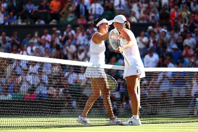 Iga Swiatek celebrates victory in her semi final match against Belinda Bencic Wimbledon Tennis Championships, Day 11, The All England Lawn Tennis and Croquet Club, London, UK - 10 Jul 2025London The All England Lawn Tennis and United Kingdom  Copyright: xJamesxMarsh Shutterstockx 15390590ey