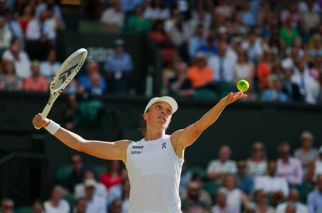 Wimbledon Belinda Bencic vs Iga Swiatek Wimbledon Championships 2025 Day 11, 10 07 25 Ladies’ Singles - Semi Final Centre Court Belinda Bencic vs Iga Swiatek Iga Swiatek wins in straight sets  Copyright: xMarcxAspland ThexTimesx NINTCHDBPICT001008993075